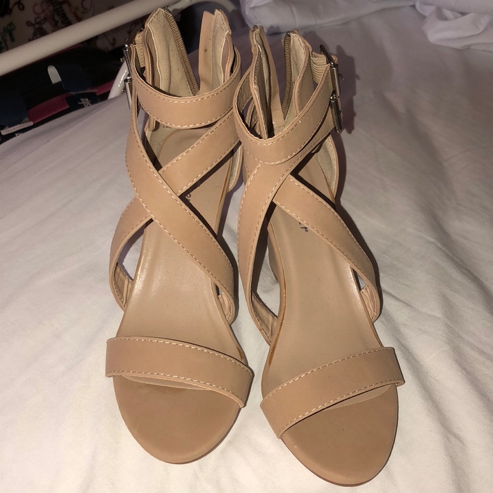 Tan/beige wedges
